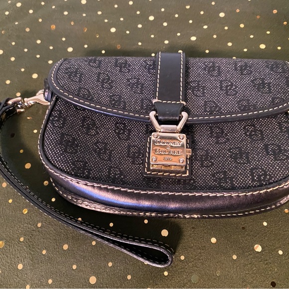 EUC Dooney and Bourke small wristlet Black - Picture 2 of 5